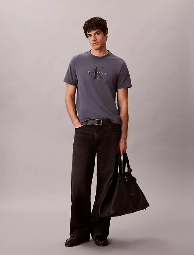 T-shirt Monologo com lavagem ácida T-shirt Monologo com lavagem ácida
