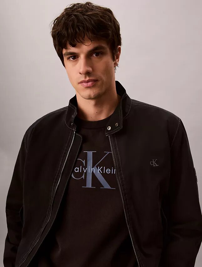 T-shirt Monologo com lavagem ácida T-shirt Monologo com lavagem ácida