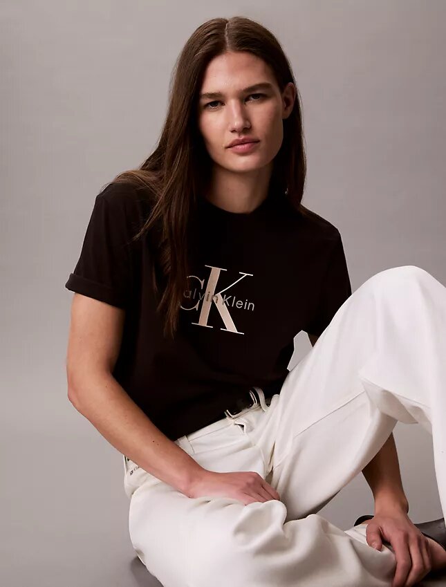 T-shirt Monologo com lavagem ácida T-shirt Monologo com lavagem ácida