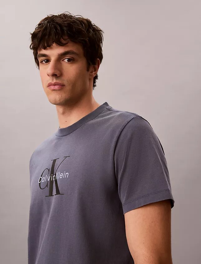 T-shirt Monologo com lavagem ácida T-shirt Monologo com lavagem ácida