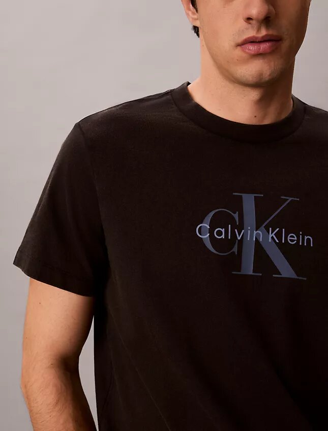 T-shirt Monologo com lavagem ácida T-shirt Monologo com lavagem ácida