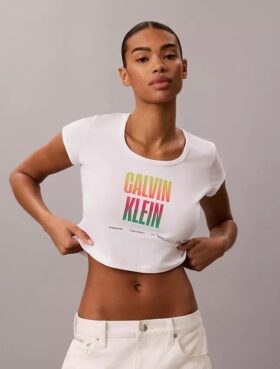 T-shirt Pride Slim com decote redondo