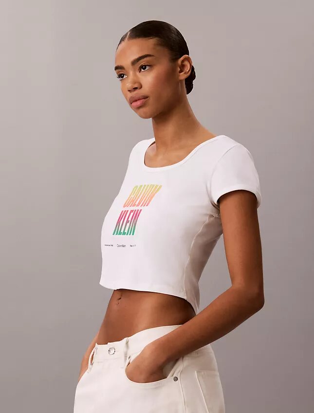 T-shirt Pride Slim com decote redondo T-shirt Pride Slim com decote redondo