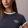 T-shirt Slim Ringer com logótipo de 1989 T-shirt Slim Ringer com logótipo de 1989