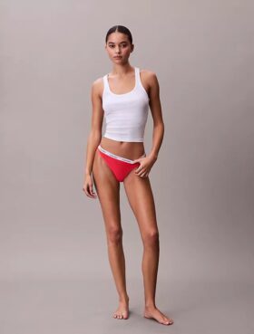 Thong com logótipo icónico