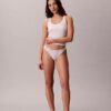 Thong com logótipo icónico