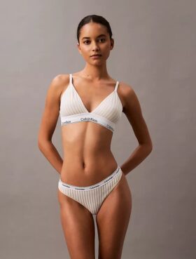 Thong com logótipo icónico