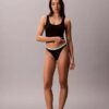 Thong com logótipo icónico