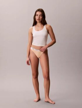 Thong com logótipo icónico