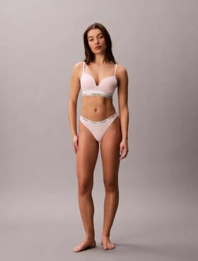 Thong com logótipo icónico