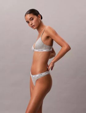 Thong com logótipo icónico