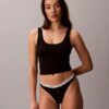 Thong com logótipo icónico