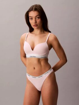 Thong com logótipo icónico