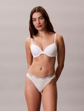 Thong com logótipo icónico