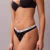 Thong com logótipo icónico