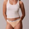 Thong com logótipo icónico