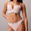 Thong com logótipo icónico