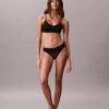 Thong de renda com logótipo icónico