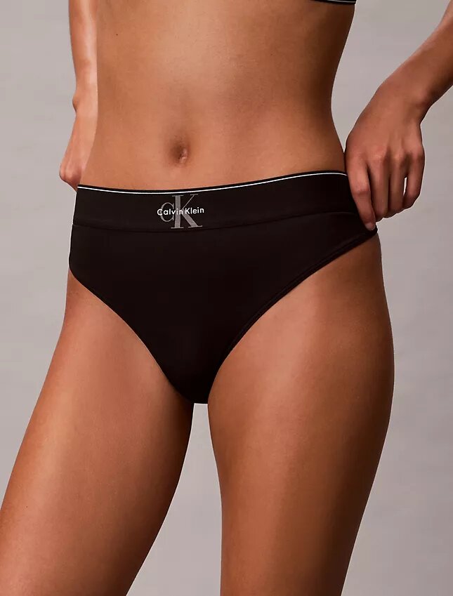 Thong elástica em microfibra com Monogram gráfico Thong elástica em microfibra com Monogram gráfico