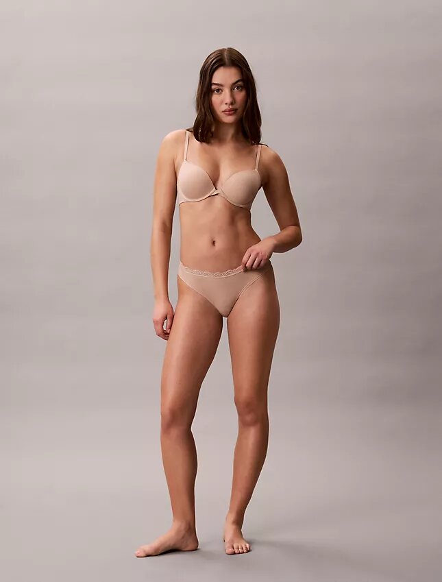 Thong em microfibra elástica com renda Thong em microfibra elástica com renda
