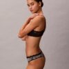 Thong em microfibra elástica com renda Thong em microfibra elástica com renda