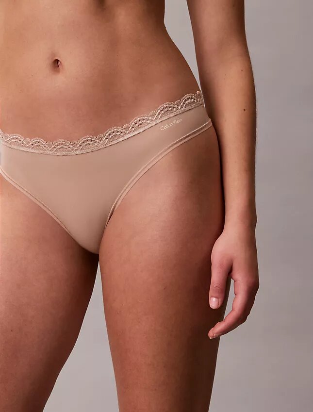 Thong em microfibra elástica com renda Thong em microfibra elástica com renda