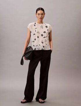 Top com estampado floral e franzido