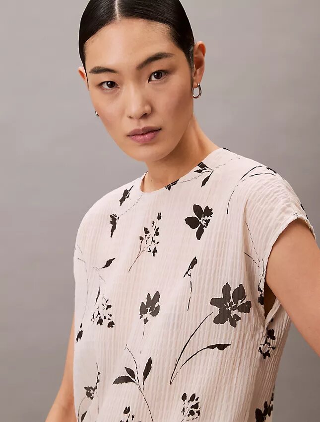 Top com estampado floral e franzido Top com estampado floral e franzido