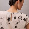 Top com estampado floral e franzido Top com estampado floral e franzido