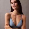 Top de bikini triangular com logótipo moderno Top de bikini triangular com logótipo moderno
