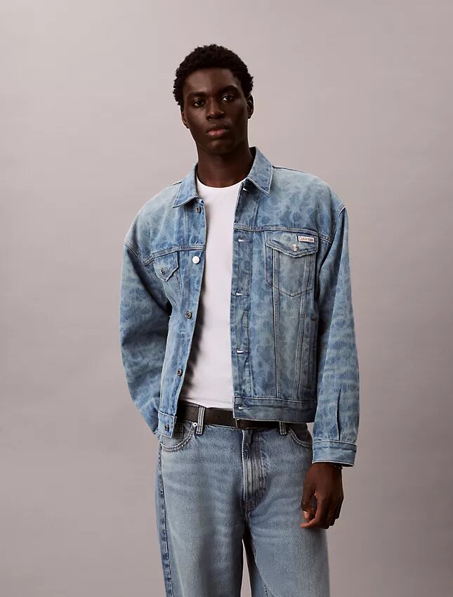 Trucker Jacket em Denim dos anos 90 com Monogram em toda a peça Trucker Jacket em Denim dos anos 90 com Monogram em toda a peça