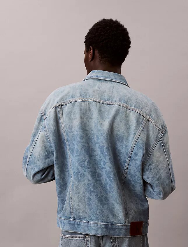 Trucker Jacket em Denim dos anos 90 com Monogram em toda a peça Trucker Jacket em Denim dos anos 90 com Monogram em toda a peça