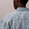 Trucker Jacket em Denim dos anos 90 com Monogram em toda a peça Trucker Jacket em Denim dos anos 90 com Monogram em toda a peça