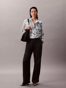 Utility Shirt descontraído com botões e estampado Utility Shirt descontraído com botões e estampado