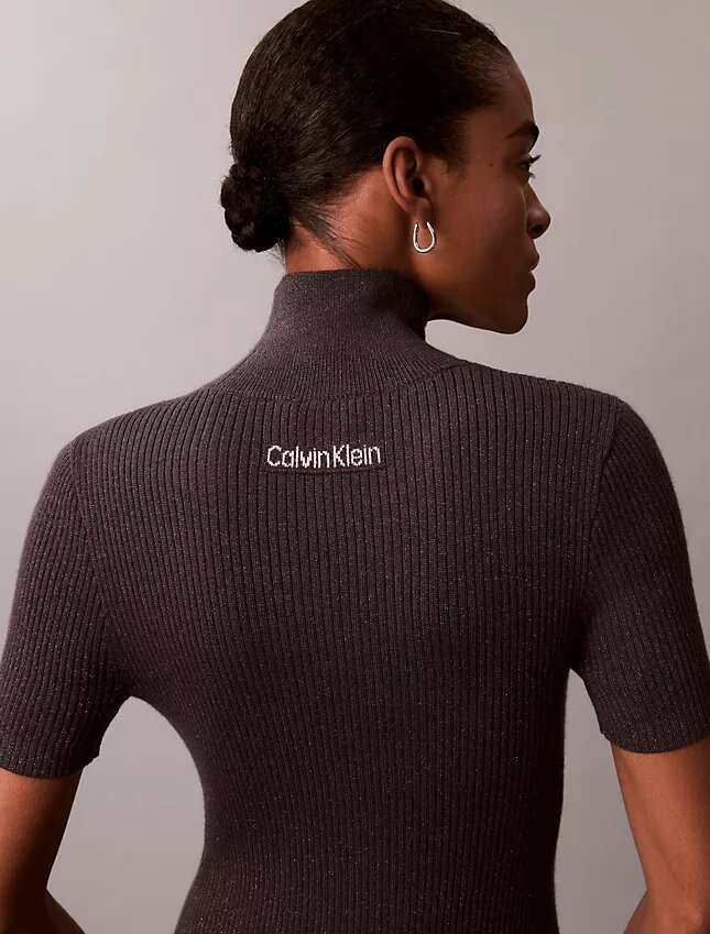 Vestido de malha com canelado em mistura de lã merino e lurex Vestido de malha com canelado em mistura de lã merino e lurex