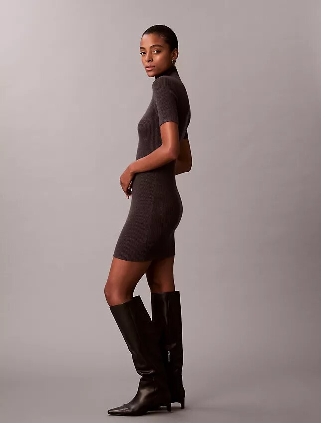 Vestido de malha com canelado em mistura de lã merino e lurex Vestido de malha com canelado em mistura de lã merino e lurex