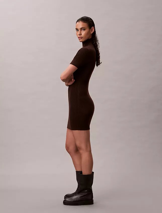 Vestido de malha com canelado em mistura de lã merino e lurex Vestido de malha com canelado em mistura de lã merino e lurex
