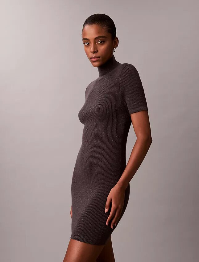 Vestido de malha com canelado em mistura de lã merino e lurex Vestido de malha com canelado em mistura de lã merino e lurex