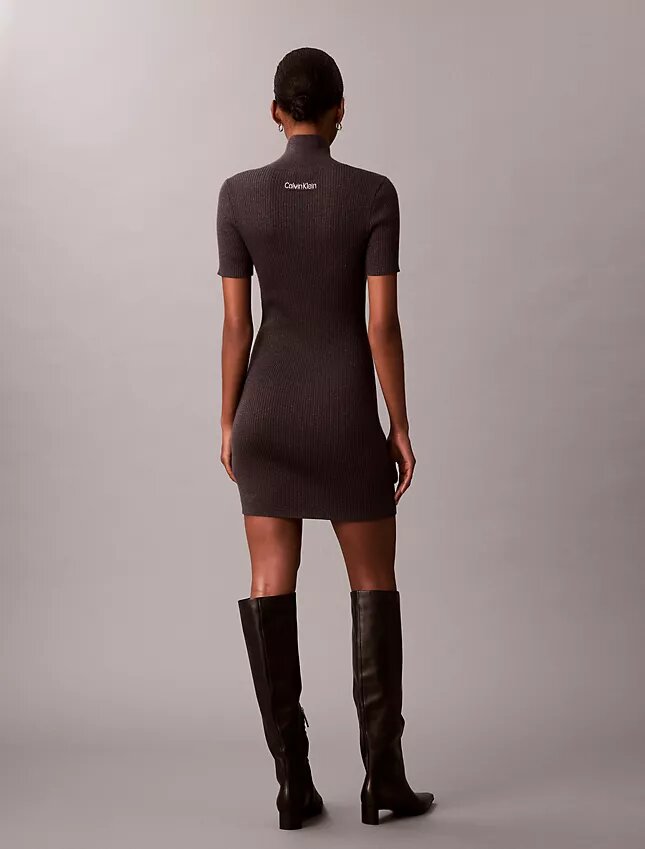 Vestido de malha com canelado em mistura de lã merino e lurex Vestido de malha com canelado em mistura de lã merino e lurex