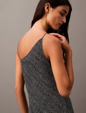 Vestido maxi assimétrico em chiffon estampado