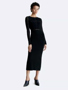 Vestido maxi com recorte transparente nas costas