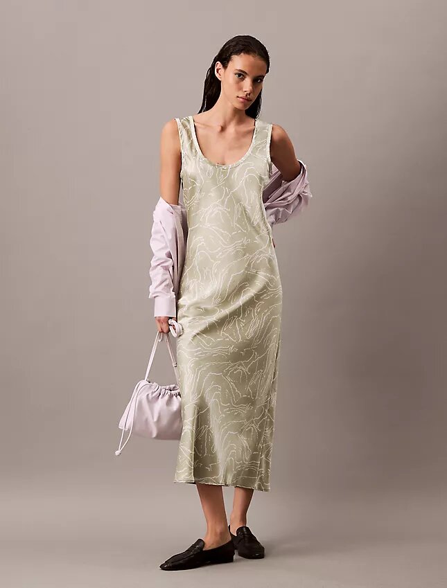 Vestido Midi com Estampado de Cetim Amasse Vestido Midi com Estampado de Cetim Amasse