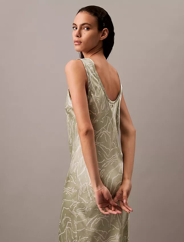 Vestido Midi com Estampado de Cetim Amasse Vestido Midi com Estampado de Cetim Amasse