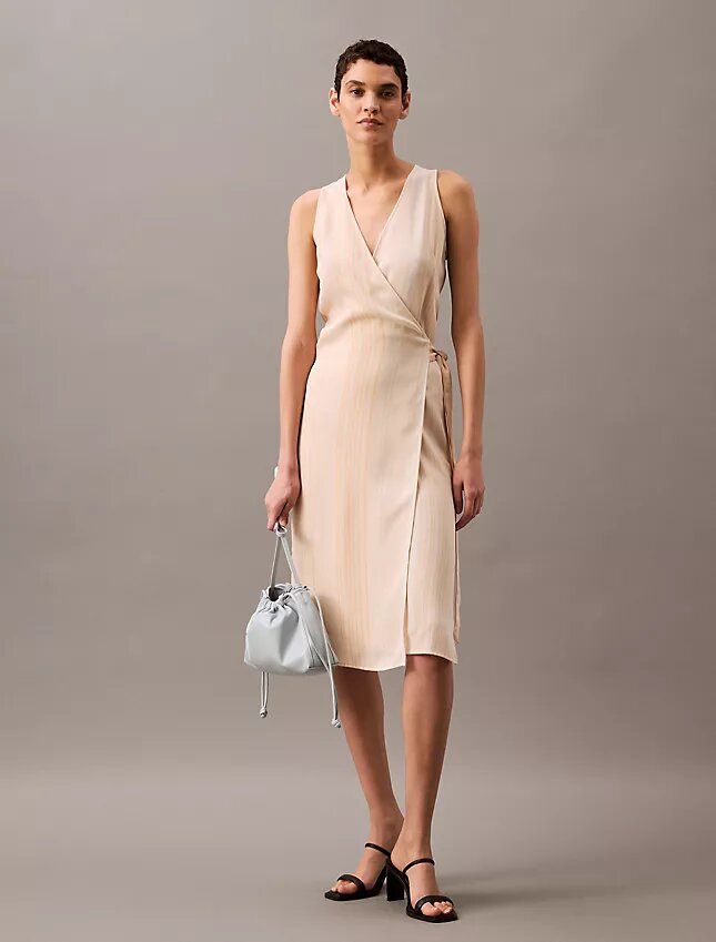 Vestido Midi Envolvente com Riscas Fluidas Vestido Midi Envolvente com Riscas Fluidas