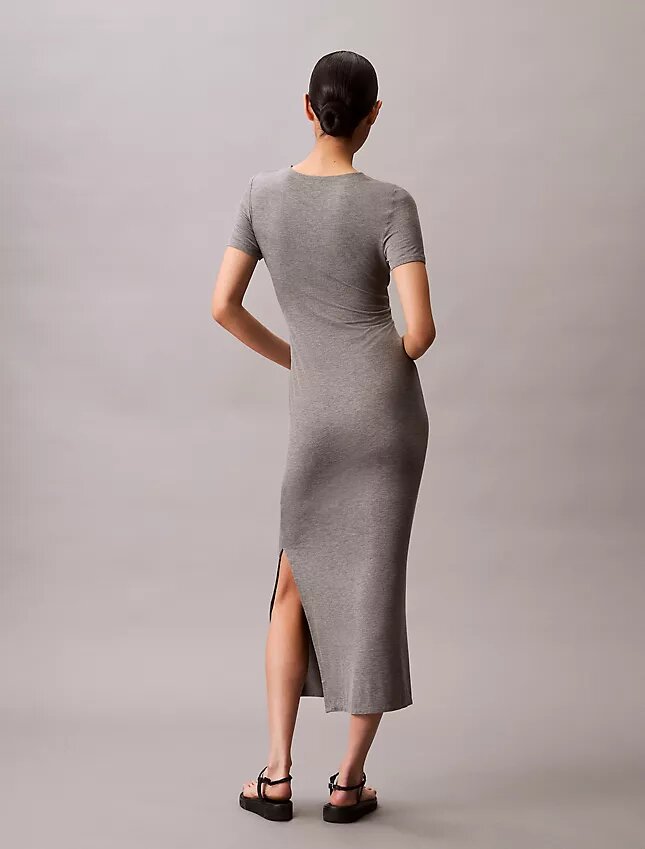 Vestido midi justo elástico liso Vestido midi justo elástico liso