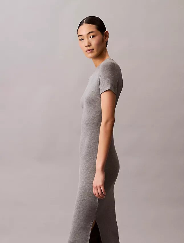 Vestido midi justo elástico liso Vestido midi justo elástico liso