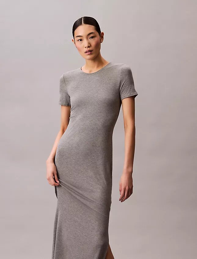 Vestido midi justo elástico liso Vestido midi justo elástico liso
