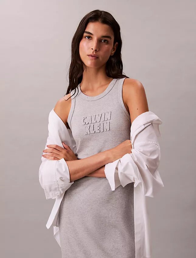 Vestido Midi Sem Mangas com Logótipo Calvin Klein Vestido Midi Sem Mangas com Logótipo Calvin Klein