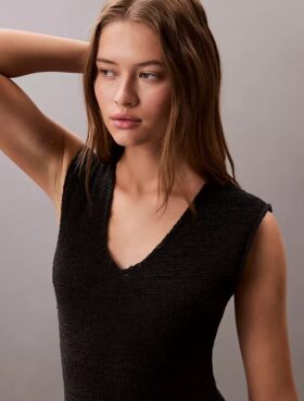 Vestido midi sem mangas em malha