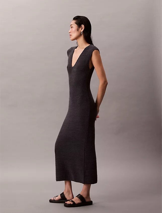 Vestido midi sem mangas em malha Vestido midi sem mangas em malha